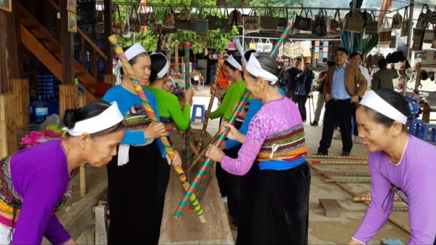 Keng loóng, traditional dance of Thai people